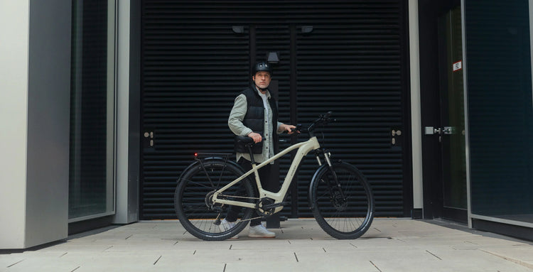 Teaser bild Carver Magazin. Man mit Carver Fahrrad