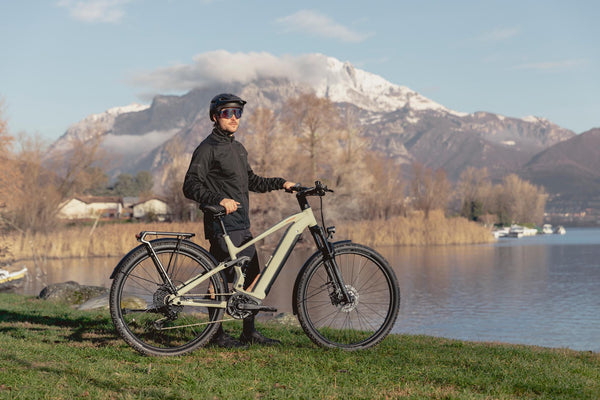 Carver Fahrrad, E-SUV, Berge, Radreisen, See, Fahrradfahrer